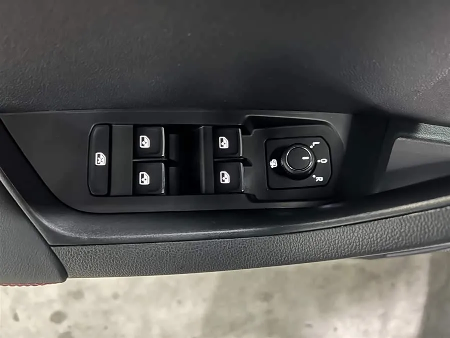 Skoda Karoq Korok 2023 TSI280 Exclusive Edition 2023 — миниатюра 5