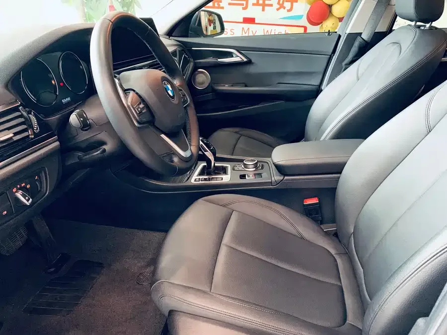 BMW 1 series BMW 1 Series 2022 120i M Sport Edition 2022 — миниатюра 4