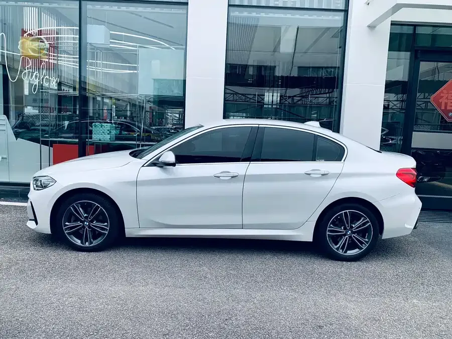 BMW 1 series BMW 1 Series 2022 120i M Sport Edition 2022 — миниатюра 5