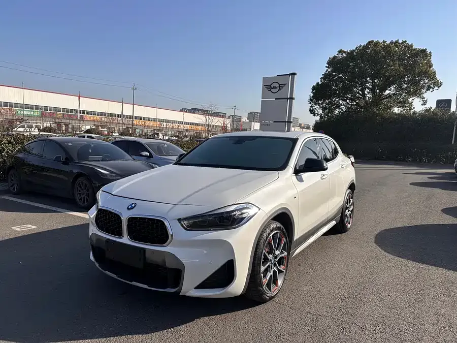 BMW X2 2022 sDrive25i Night Edition 2022 — фото 1, купить с доставкой в Москву