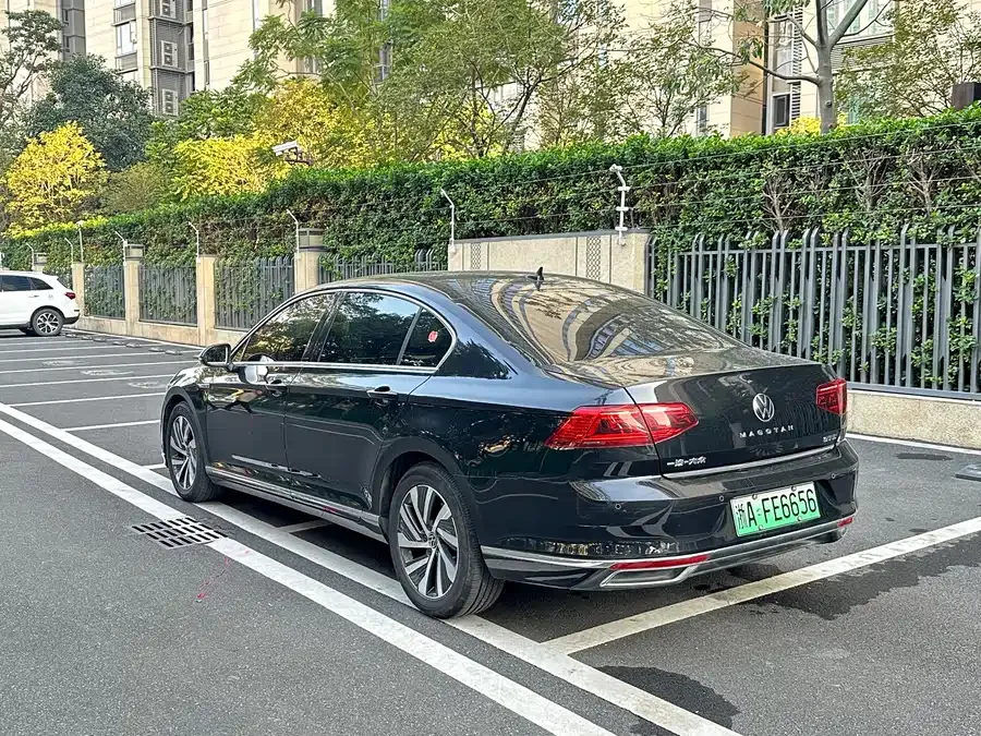 Volkswagen Magotan GTE plug-in hybrid Magotan GTE plug-in hybrid 2022 GTE luxury model 2023 — миниатюра 2