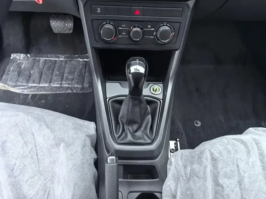 Volkswagen Tukai (T-Cross) Tukai 2023 facelift 1.5L automatic fashion version 2026 — миниатюра 4