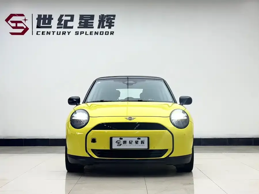 MINI electric COOPER Electric MINI COOPER 2024 456km COOPER E Classic 2024 — миниатюра 3