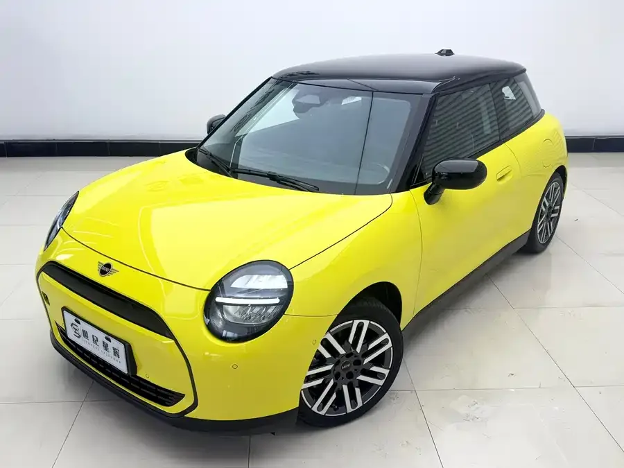 MINI electric COOPER Electric MINI COOPER 2024 456km COOPER E Classic 2024 — миниатюра 4