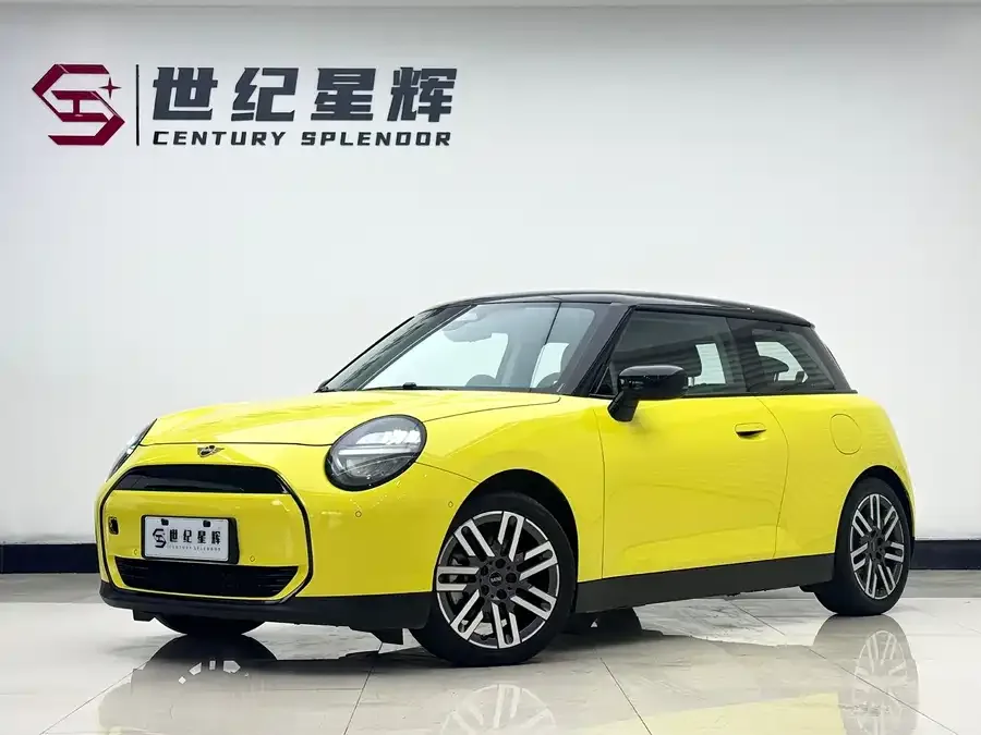 MINI electric COOPER Electric MINI COOPER 2024 456km COOPER E Classic 2024 — фото 1, купить с доставкой в Москву