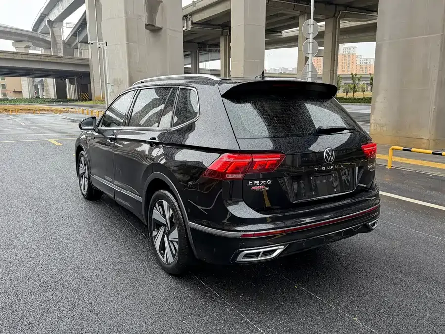 Volkswagen Tiguan L Tiguan L 2023 330TSI Automatic 2WD R-Line Enjoy Edition 2023 — миниатюра 4