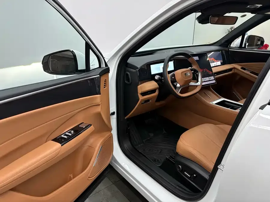 Geely Galaxy L7 Galaxy L7 2025 EM-i 115km Exploration+ Edition 2025 — миниатюра 4