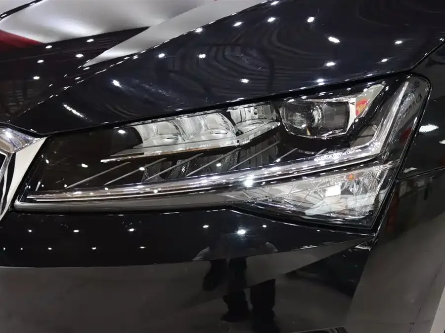 Skoda SuperB Superpa 2024 TSI280 DSG Exclusive Edition 2024 — миниатюра 4
