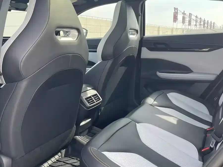 Changan UNI-V Smart Electric iDD Changan UNI-V iDD 2024 Blue Whale iDD 136km Premium Edition 2024 — миниатюра 2
