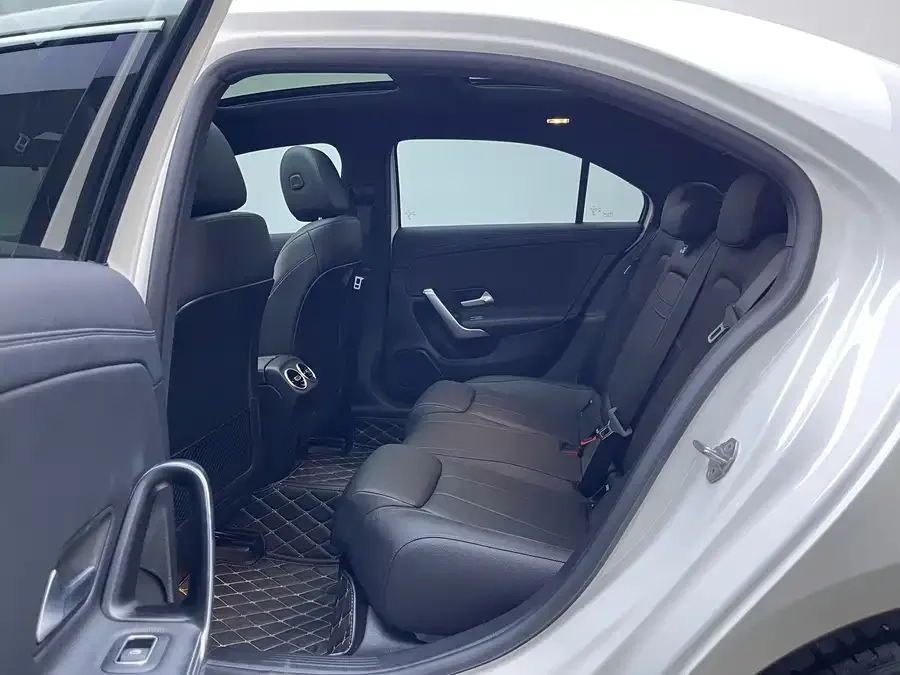 Mercedes-Benz Class A Mercedes-Benz A-Class 2022 Model A 200 L Sports Sedan Dynamic Edition 2022 — миниатюра 5