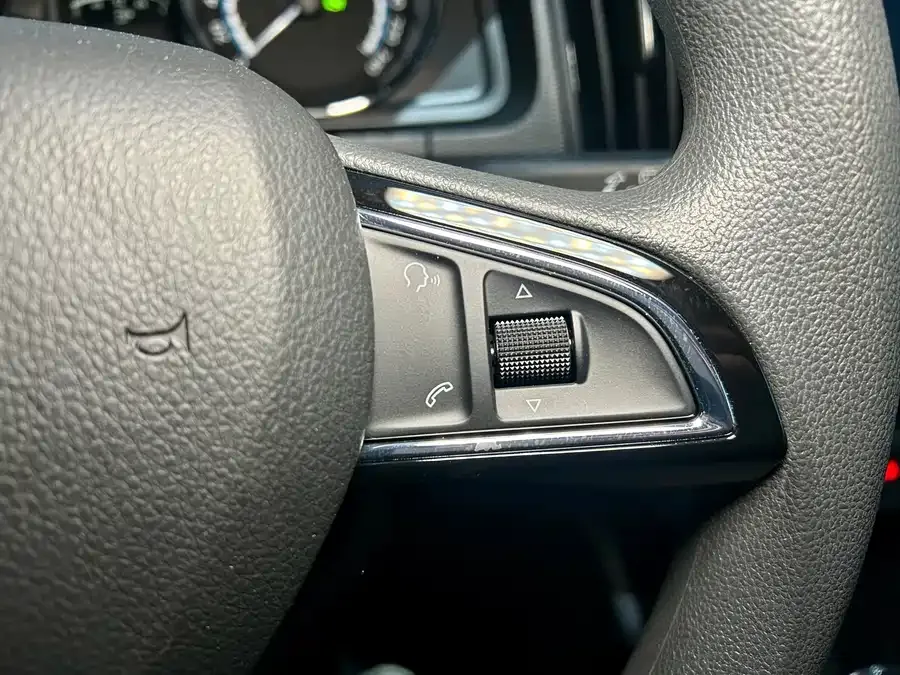 Skoda Kamiq 2024 KAMIQ 1.5L Automatic Power Edition 2024 — миниатюра 4