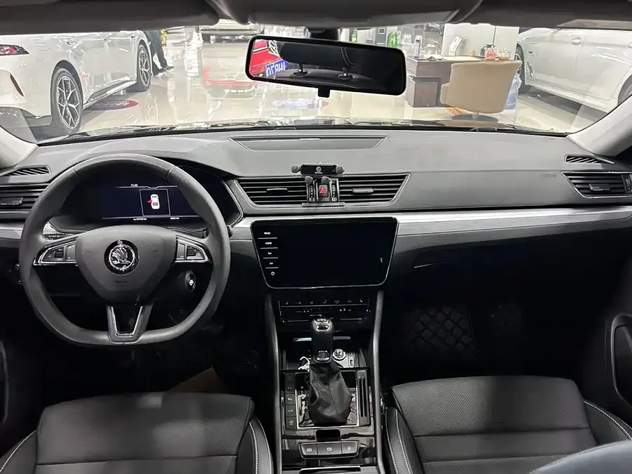 Skoda SuperB Superb 2023 facelifted TSI280 DSG exclusive version 2024 — миниатюра 2