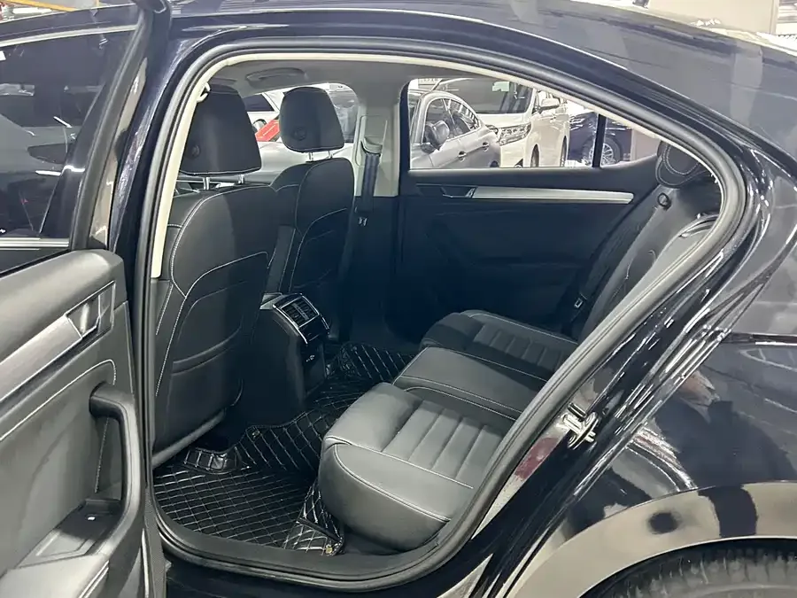 Skoda SuperB Superb 2023 facelifted TSI280 DSG exclusive version 2024 — миниатюра 5