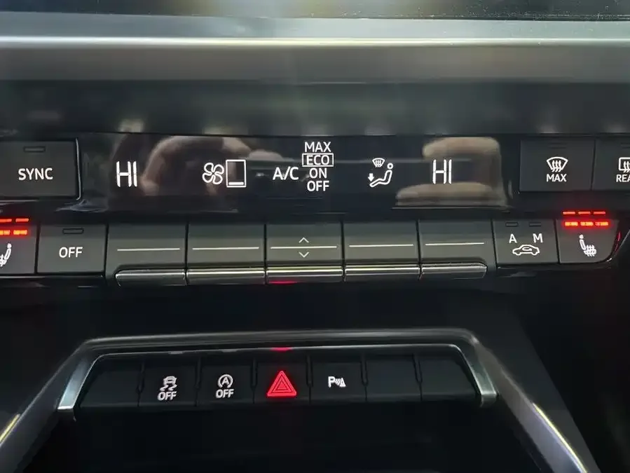 Audi A3 2022 Sportback 35 TFSI Fashionable and Elegant 2023 — миниатюра 5