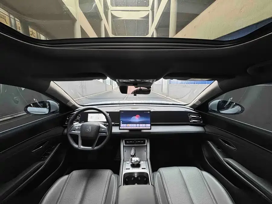 BYD Qin L Qin L 2025 DM-i Intelligent Driving Edition 120KM Leading Edition 2025 — миниатюра 3