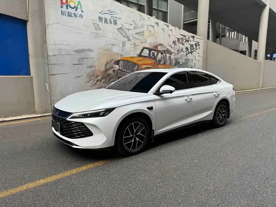 BYD Qin L Qin L 2025 DM-i Intelligent Driving Edition 120KM Leading Edition 2025 — фото 1, купить с доставкой в Москву