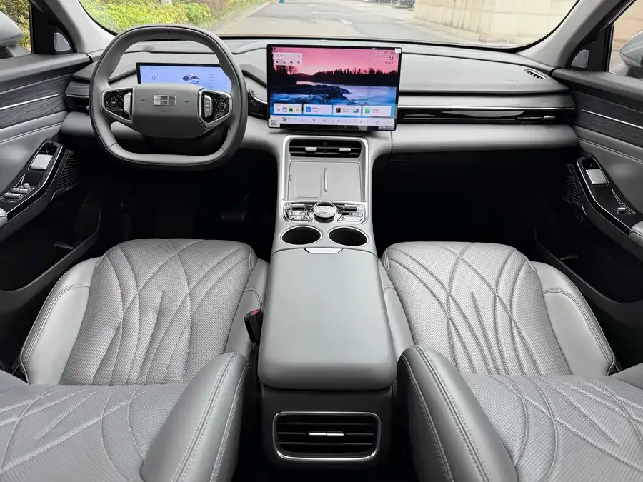 Geely Galaxy L6 Galaxy L6 2025 EM-i 140km Starship Edition 2025 — миниатюра 2