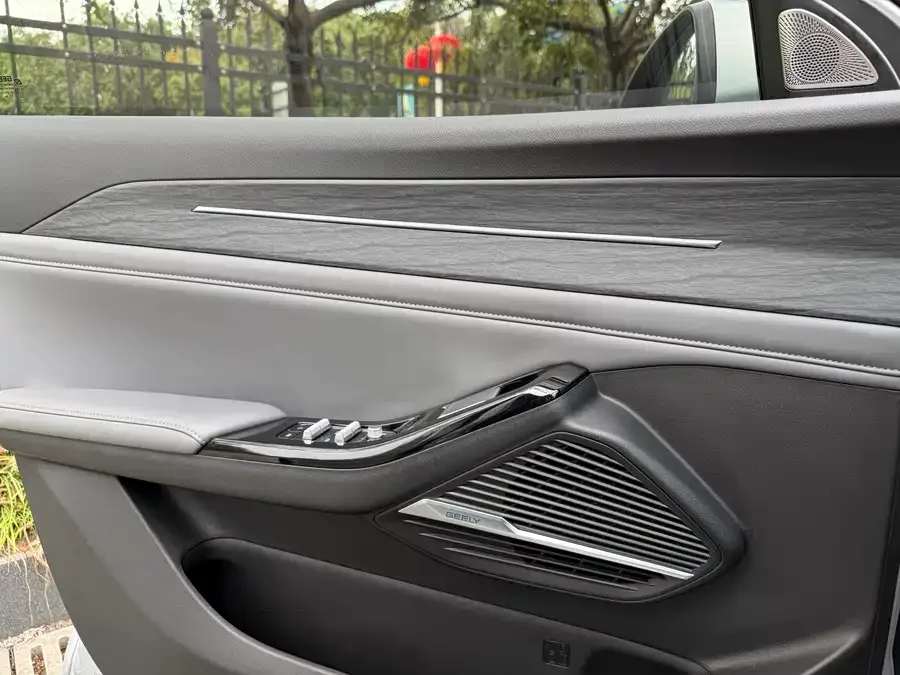Geely Galaxy L6 Galaxy L6 2025 EM-i 140km Starship Edition 2025 — миниатюра 4