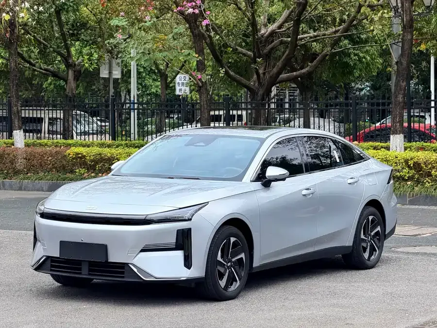 Geely Galaxy L6 Galaxy L6 2025 EM-i 140km Starship Edition 2025 — фото 1, купить с доставкой в Москву