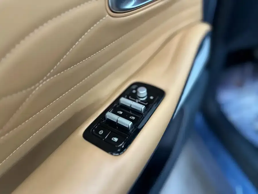 Geely Galaxy Starship 7 Galaxy Starship 7 2025 120km Navigator Edition 2024 — миниатюра 2