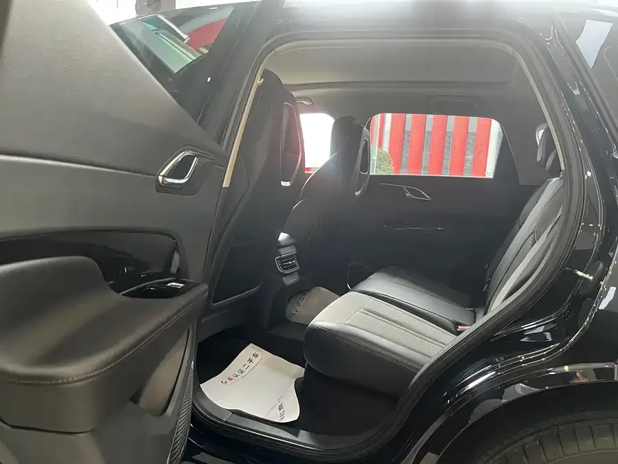 Hongqi HS3 Hongqi HS3 2025 1.5T Zhiwei Edition 2025 — миниатюра 4