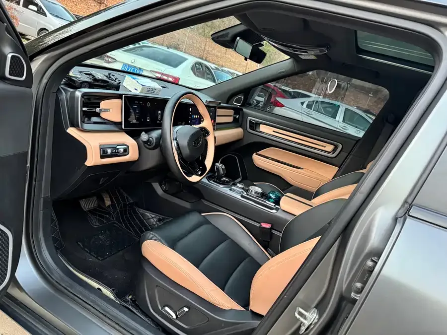 Geely ICON Geely ICON 2023 1.5TD Chocolate Edition 2024 — миниатюра 3