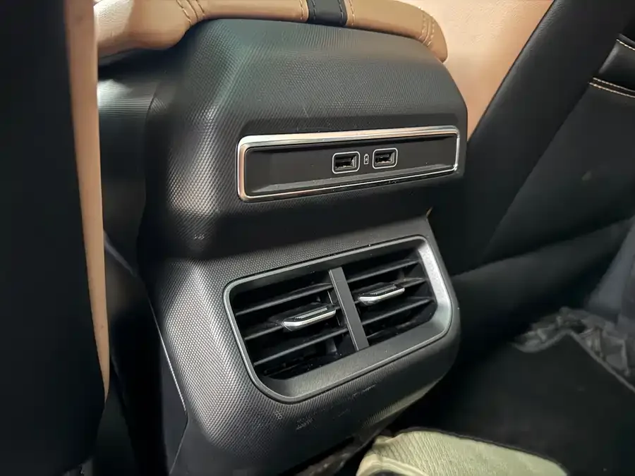 Geely ICON Geely ICON 2023 1.5TD Chocolate Edition 2024 — миниатюра 5