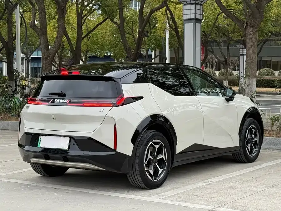 Zeekr X Zeekr X 2025 five-seat rear-wheel drive version 2025 — миниатюра 2