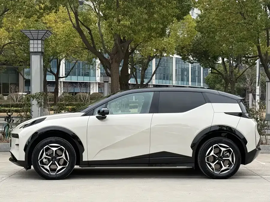 Zeekr X Zeekr X 2025 five-seat rear-wheel drive version 2025 — миниатюра 3