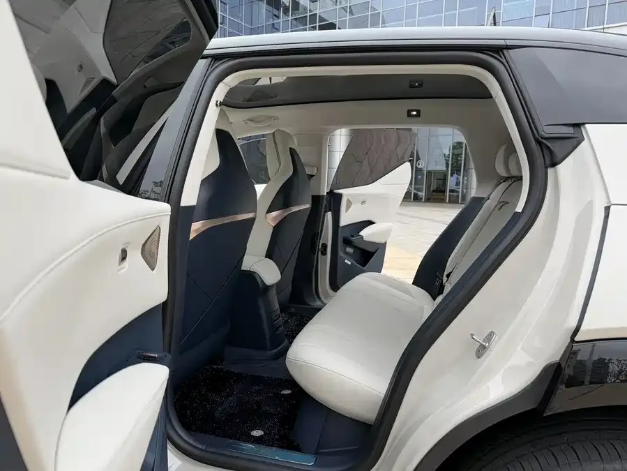Zeekr X Zeekr X 2025 five-seat rear-wheel drive version 2025 — миниатюра 2