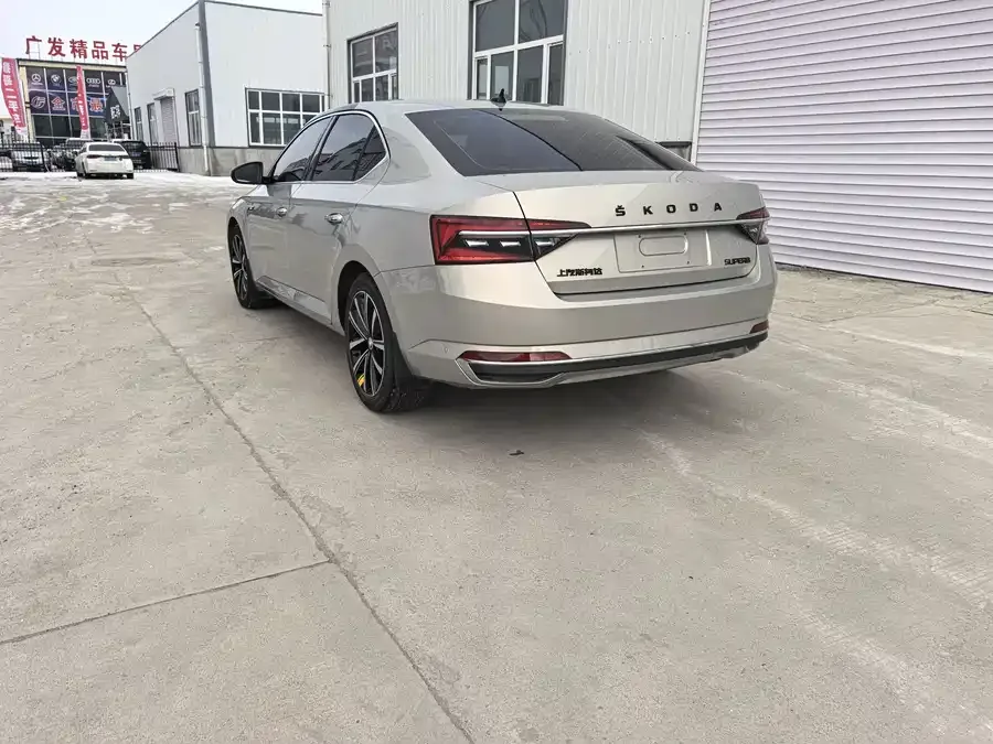 Skoda SuperB Superb 2023 facelifted TSI280 DSG exclusive version 2023 — миниатюра 2