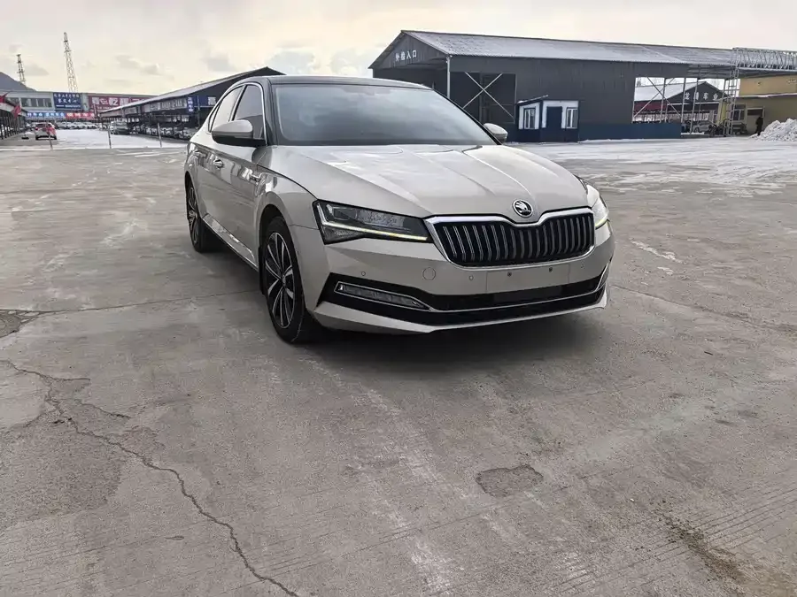 Skoda SuperB Superb 2023 facelifted TSI280 DSG exclusive version 2023 — миниатюра 3