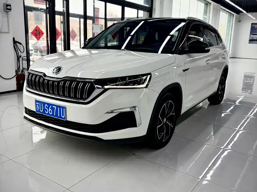 Skoda Kamiq 2021 KOMIC GT TSI230 DSG Flagship Edition 2022 — фото 1, купить с доставкой в Москву