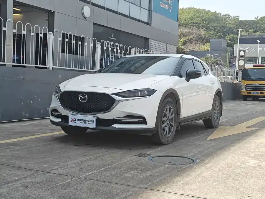 Mazda CX-4 2021 2.0L Automatic 2WD Blue Sky Vitality Edition 2022 — фото 1, купить с доставкой в Москву