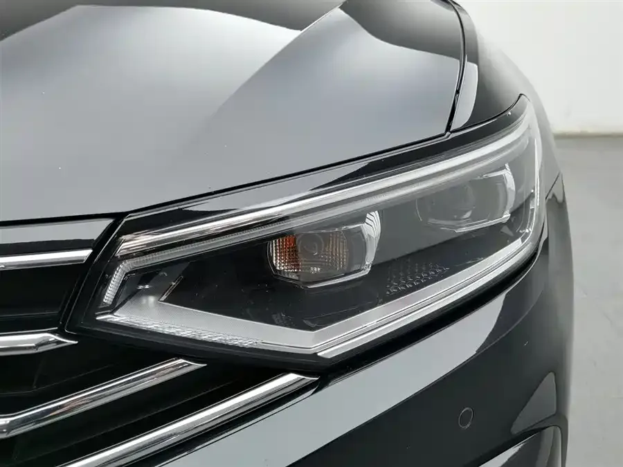 Volkswagen Magotan GTE plug-in hybrid Magotan GTE plug-in hybrid 2022 GTE luxury model 2022 — миниатюра 4
