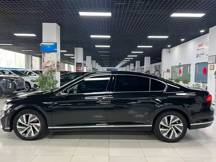 Volkswagen Magotan GTE plug-in hybrid Magotan GTE plug-in hybrid 2022 GTE luxury model 2023 — миниатюра 3