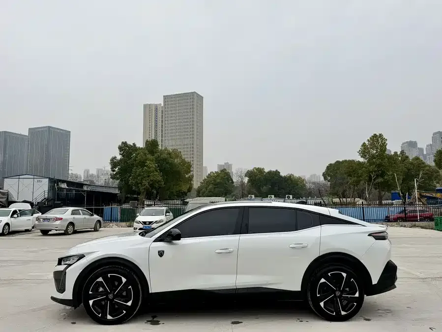 Peugeot 408X Peugeot 408X 2023 Charm Edition 2024 — миниатюра 2