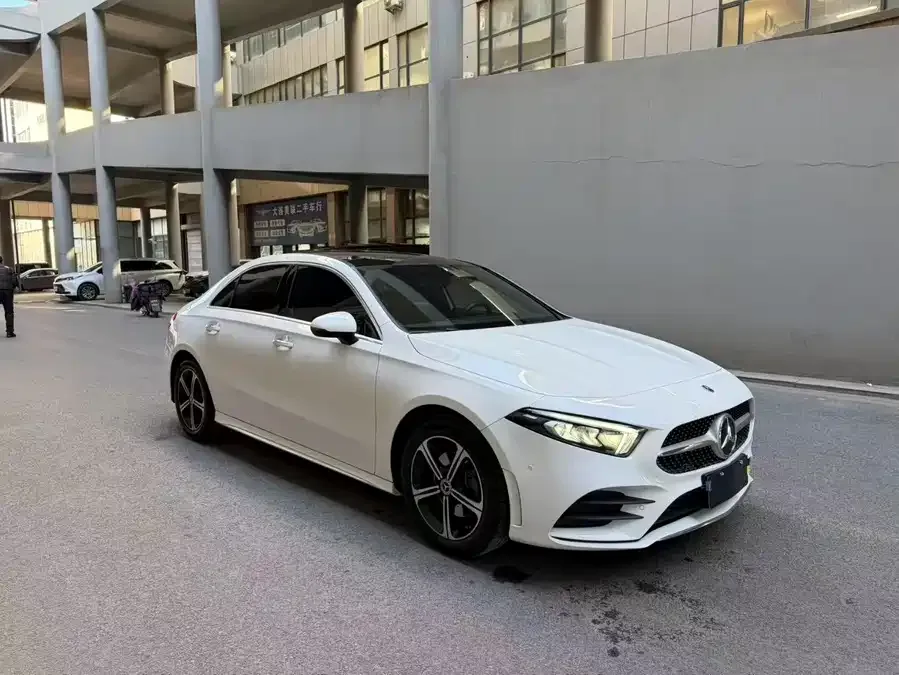 Mercedes-Benz Class A Mercedes-Benz A-Class 2022 Model Three A 200 L Sports Sedan Fashion Model 2023 — миниатюра 3