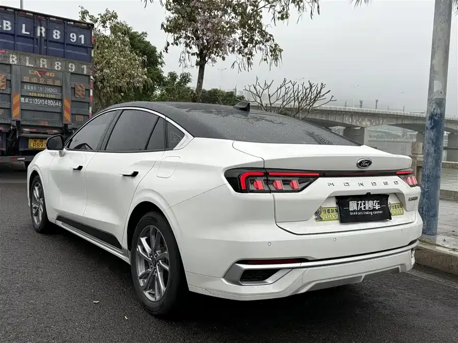 Ford Mondeo 2023 Mondeo EcoBoost 245 Luxury 2024 — миниатюра 4