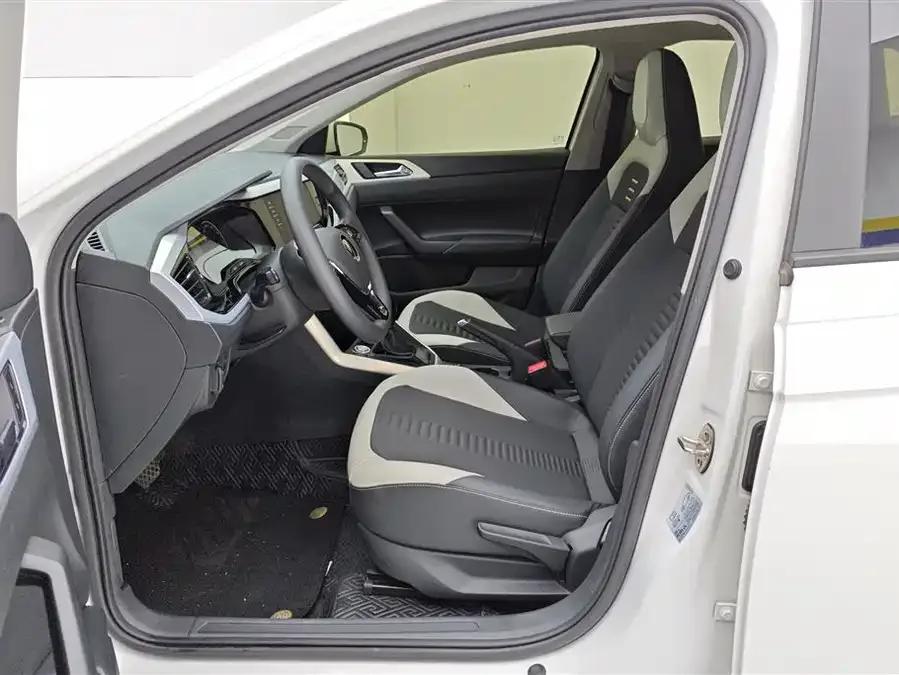 Volkswagen Polo Polo 2021 Plus 1.5L Automatic Colorful Technology Edition 2022 — миниатюра 3