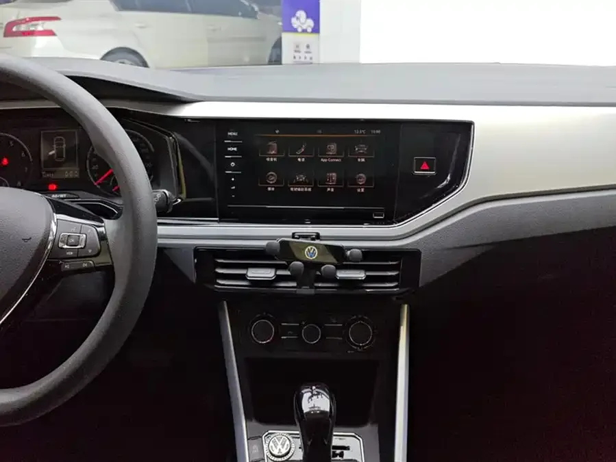 Volkswagen Polo Polo 2021 Plus 1.5L Automatic Colorful Technology Edition 2022 — миниатюра 4