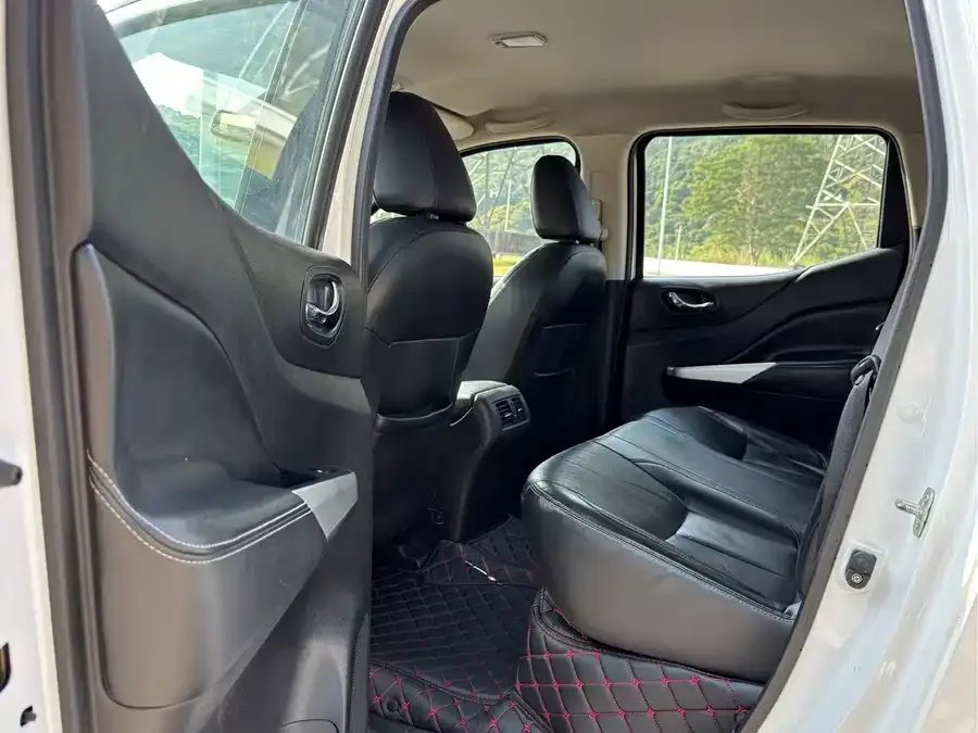 Nissan Navara Navara 2021 2.5L Automatic 4WD Premium Model QR25 2022 — миниатюра 5