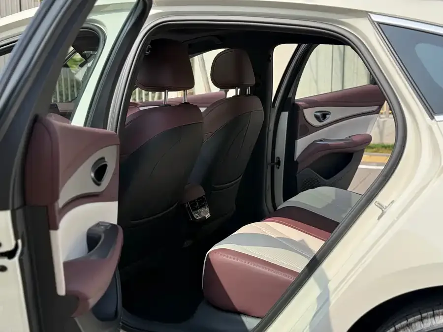 BYD seal 07 DM-i Seal 07 DM-i 2026 DM-i 1.5T 135km Premium Edition 2026 — миниатюра 2