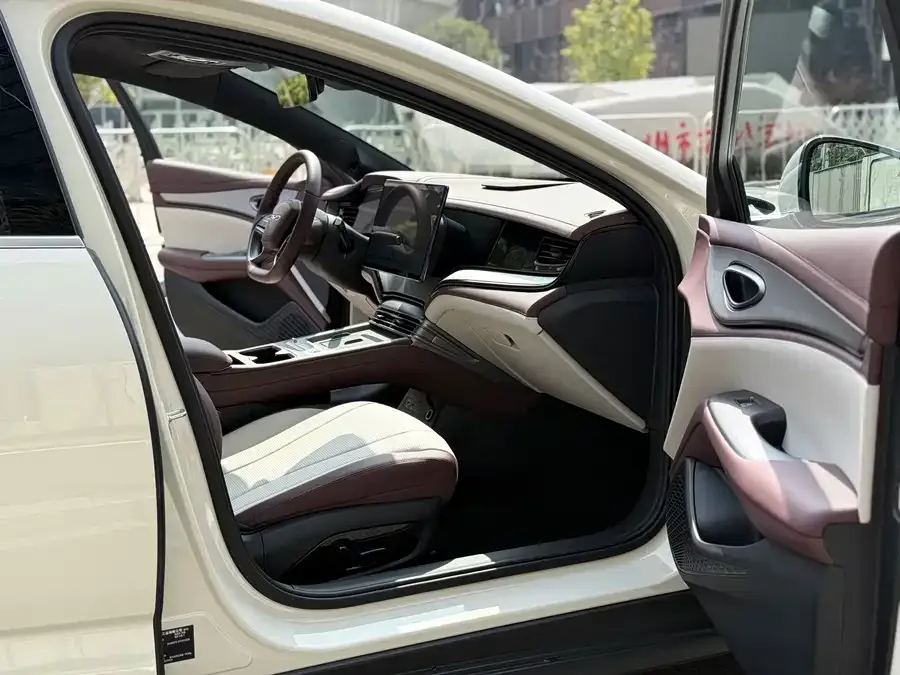 BYD seal 07 DM-i Seal 07 DM-i 2026 DM-i 1.5T 135km Premium Edition 2026 — миниатюра 4