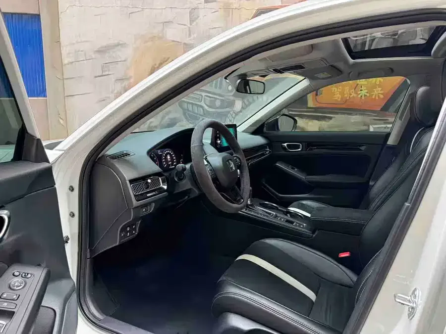 Honda Civic 2023 Civic 240TURBO CVT Sporty C-Stage Special Edition 2024 — миниатюра 4