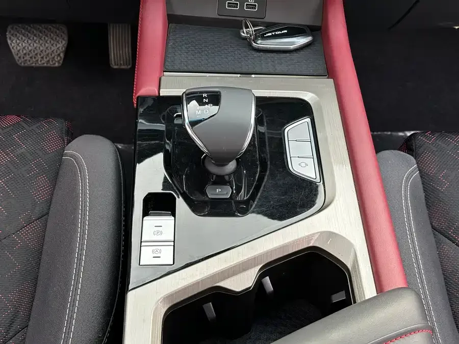 Jetour X70 JETOUR X70 2023 1.5T DCT Flagship Edition 5 Seaters 2023 — миниатюра 4