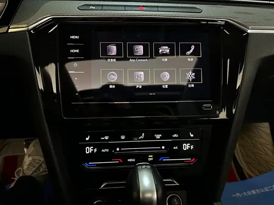 Volkswagen Magotan Magotan 2023 2 million commemorative edition 330TSI DSG leading model 2023 — миниатюра 5