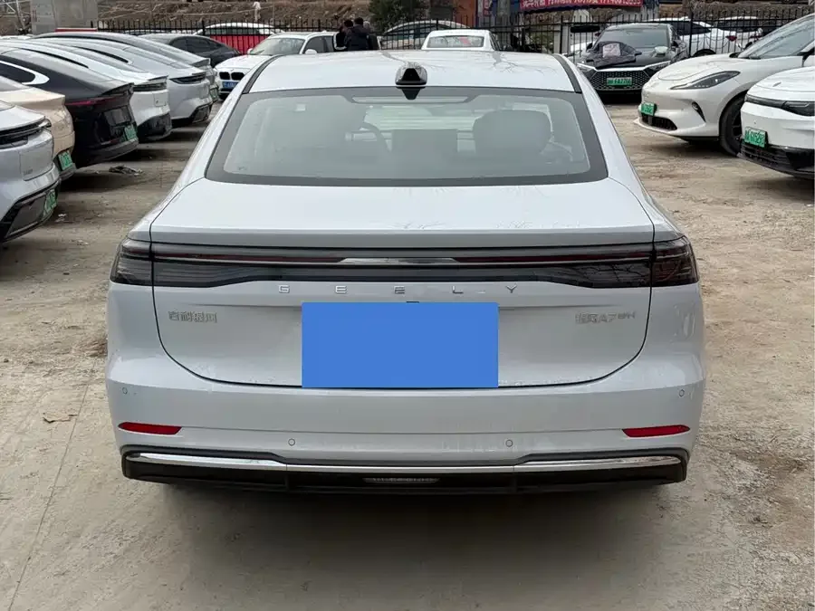Geely Galaxy A7 Galaxy A7 2025 EM-i 70km Starter Edition 2025 — миниатюра 2