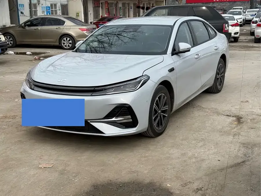 Geely Galaxy A7 Galaxy A7 2025 EM-i 70km Starter Edition 2025 — фото 1, купить с доставкой в Москву