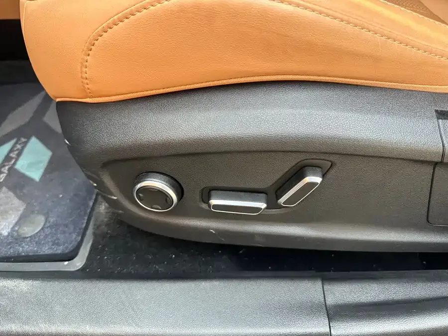 Geely Galaxy L7 Galaxy L7 2025 EM-i 115km Exploration+ Edition 2025 — миниатюра 4